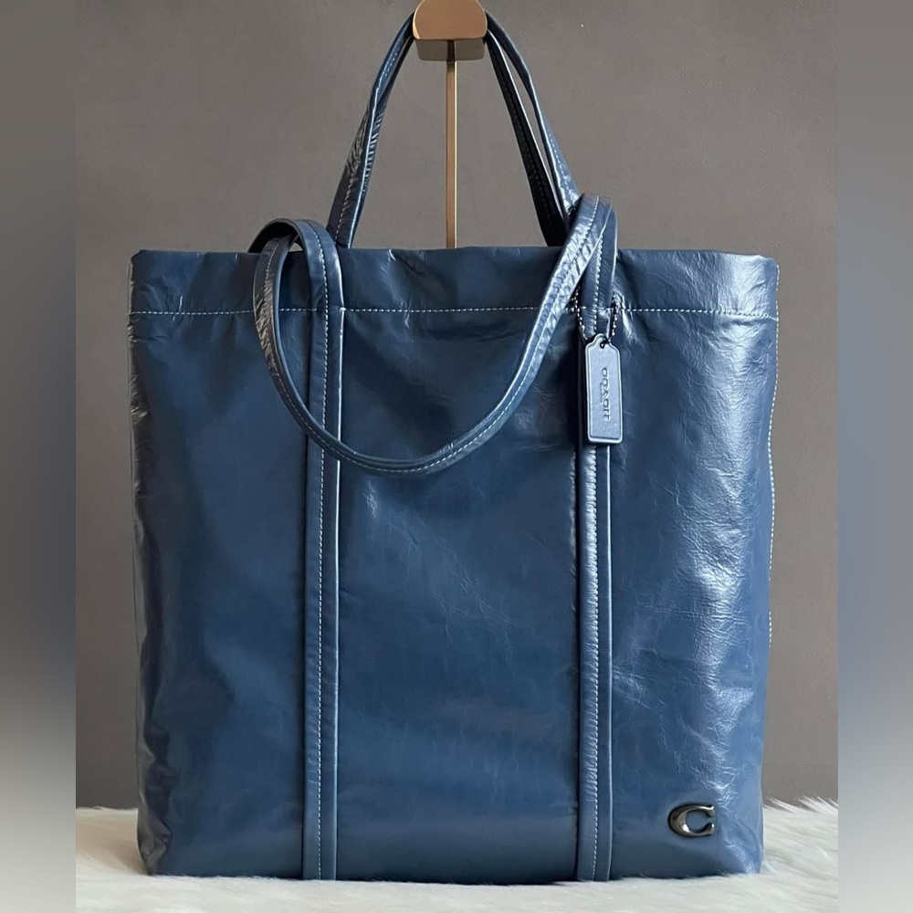 CO840 - Coach Hall Tote 33